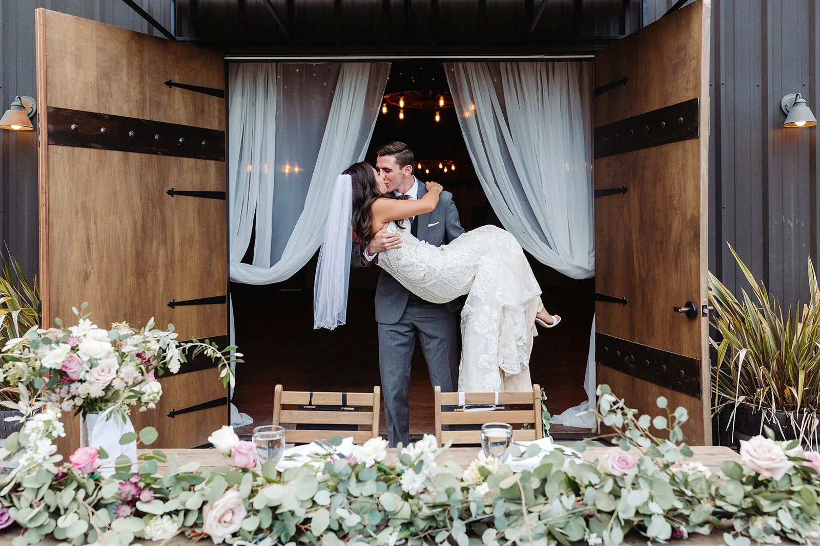 Couple Kissing Photoshoot